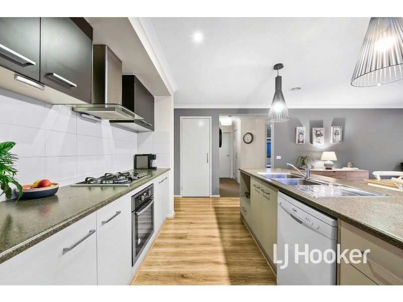 4 Aura Street, Clyde North VIC 3978