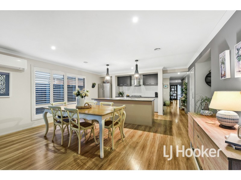 4 Aura Street, Clyde North VIC 3978