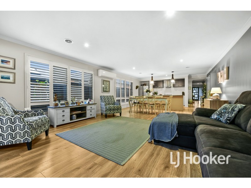 4 Aura Street, Clyde North VIC 3978