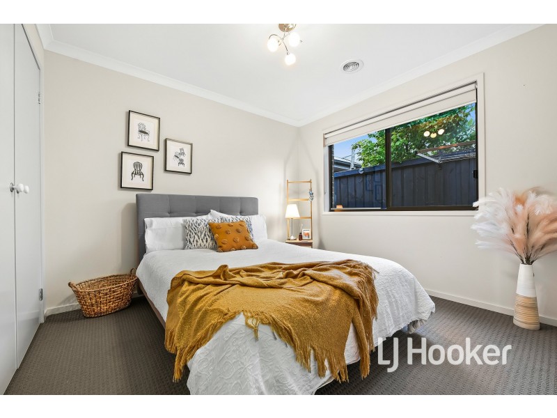 4 Aura Street, Clyde North VIC 3978