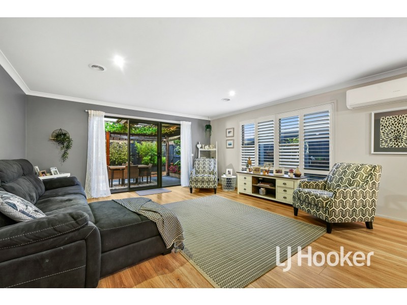 4 Aura Street, Clyde North VIC 3978