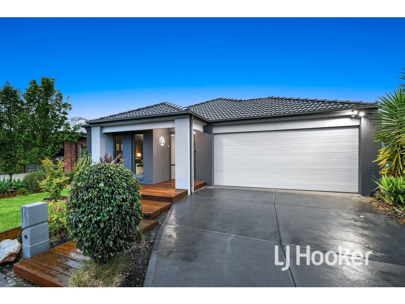 4 Aura Street, Clyde North VIC 3978