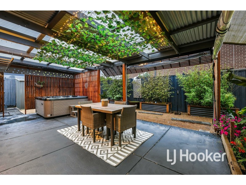 4 Aura Street, Clyde North VIC 3978