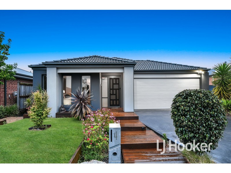 4 Aura Street, Clyde North VIC 3978