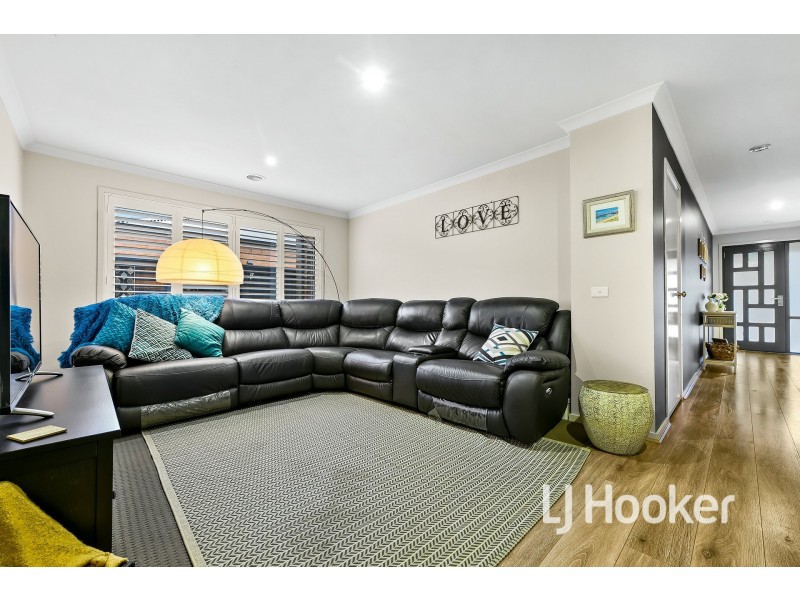 4 Aura Street, Clyde North VIC 3978