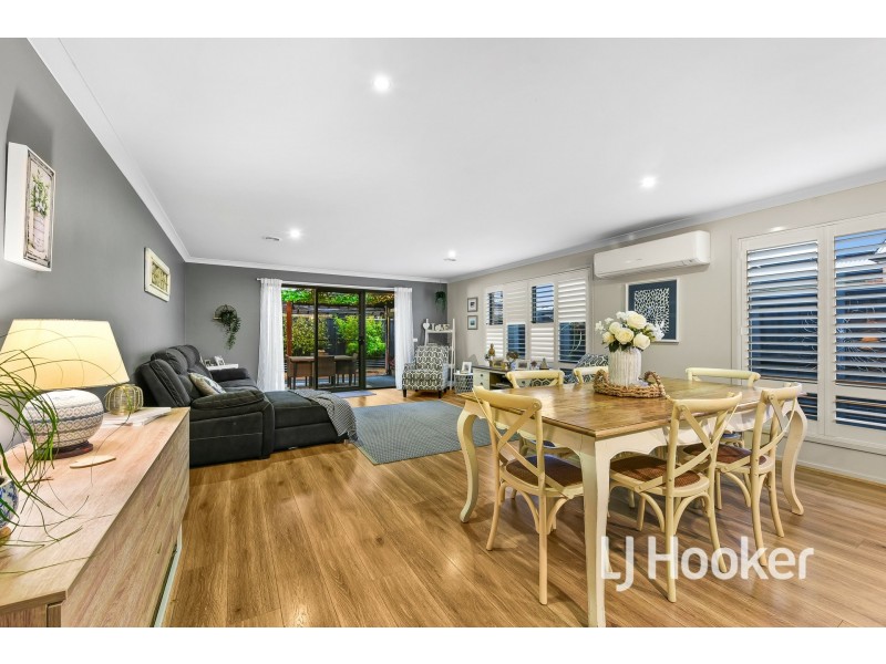 4 Aura Street, Clyde North VIC 3978