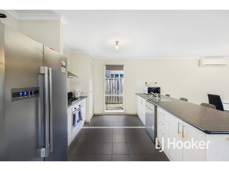 3 Peisley Crescent, Cranbourne East VIC 3977