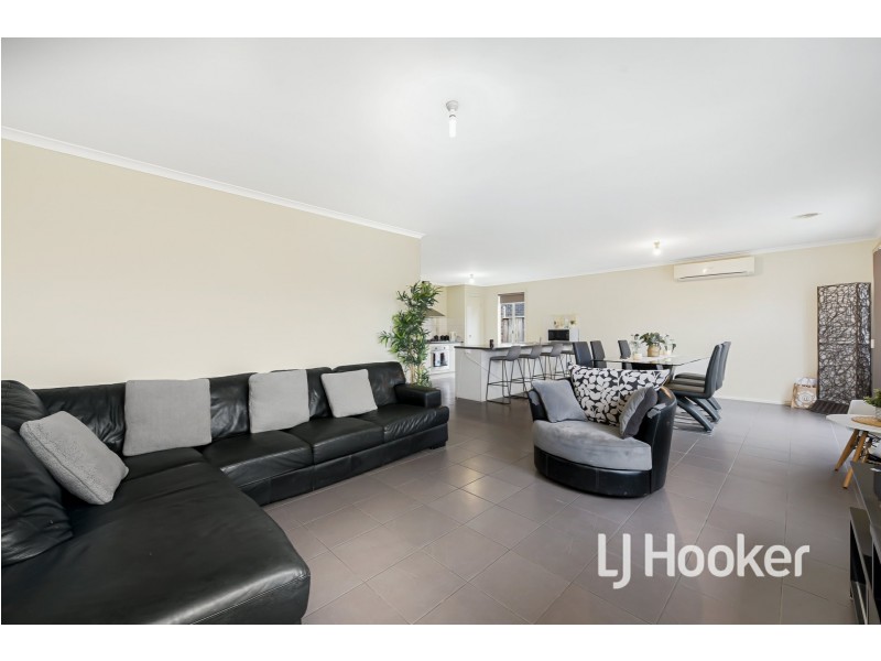 3 Peisley Crescent, Cranbourne East VIC 3977