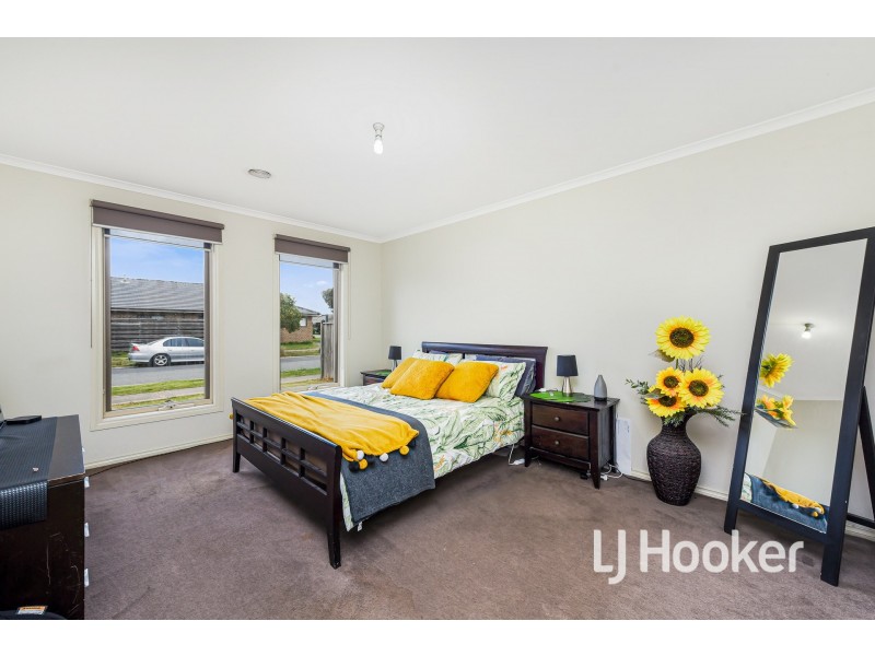 3 Peisley Crescent, Cranbourne East VIC 3977