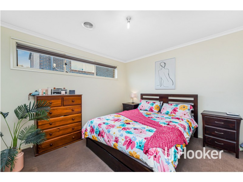 3 Peisley Crescent, Cranbourne East VIC 3977