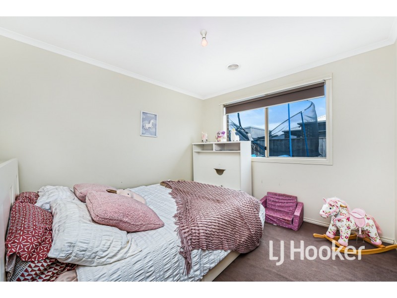 3 Peisley Crescent, Cranbourne East VIC 3977