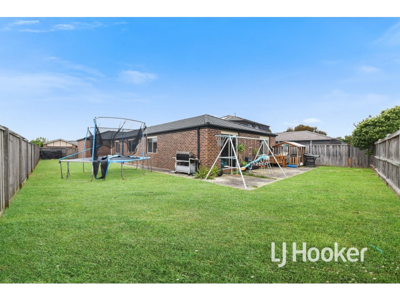 3 Peisley Crescent, Cranbourne East VIC 3977