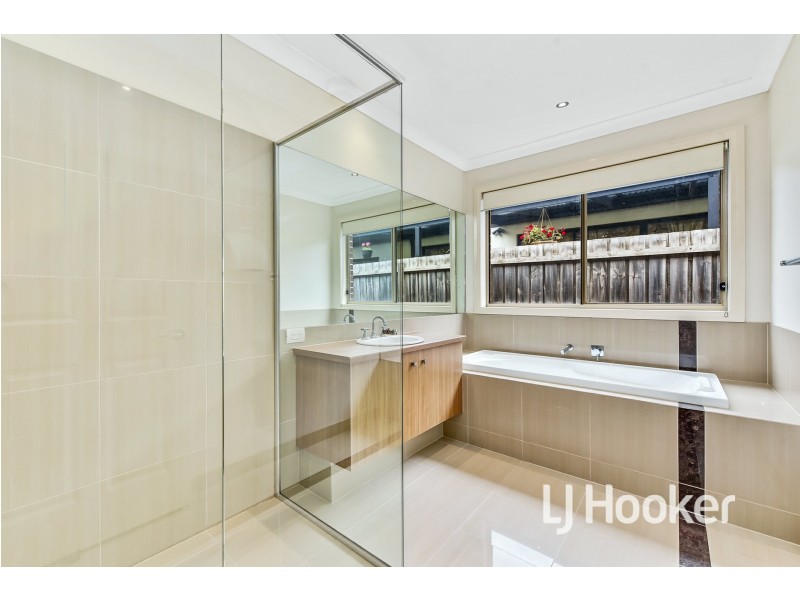 6 Cherrywood Way, Narre Warren South VIC 3805