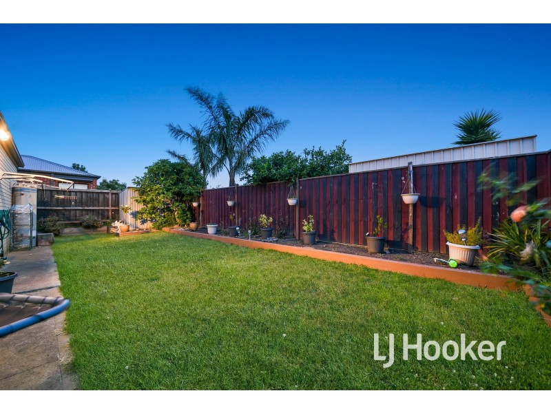 17 Alarah Boulevard, Cranbourne West VIC 3977