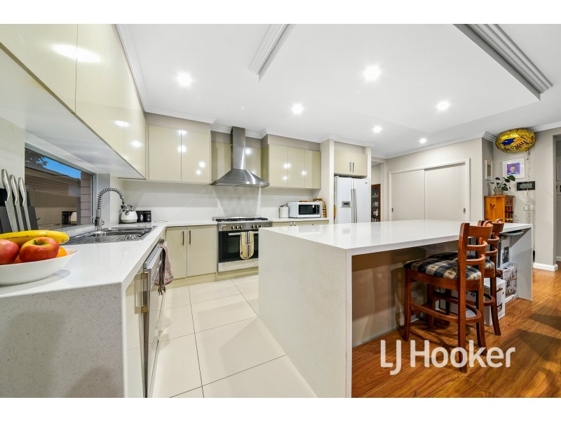 17 Alarah Boulevard, Cranbourne West VIC 3977