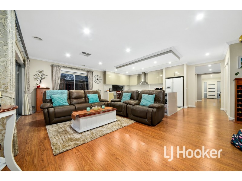 17 Alarah Boulevard, Cranbourne West VIC 3977