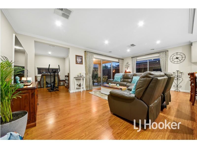 17 Alarah Boulevard, Cranbourne West VIC 3977