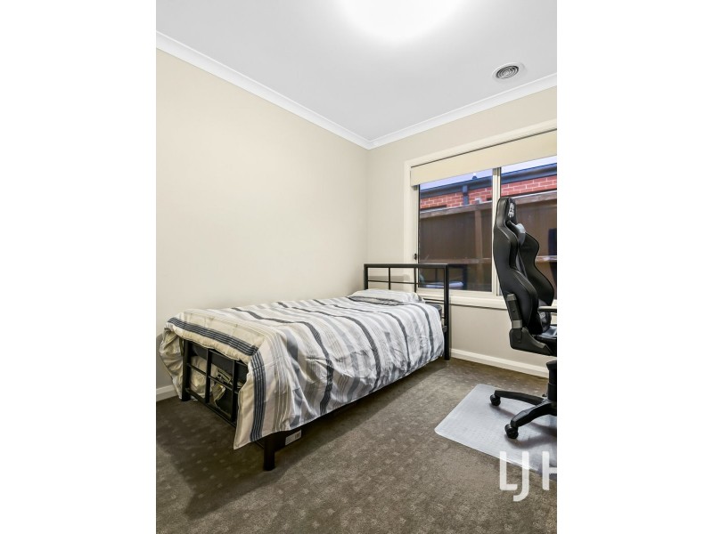 17 Alarah Boulevard, Cranbourne West VIC 3977