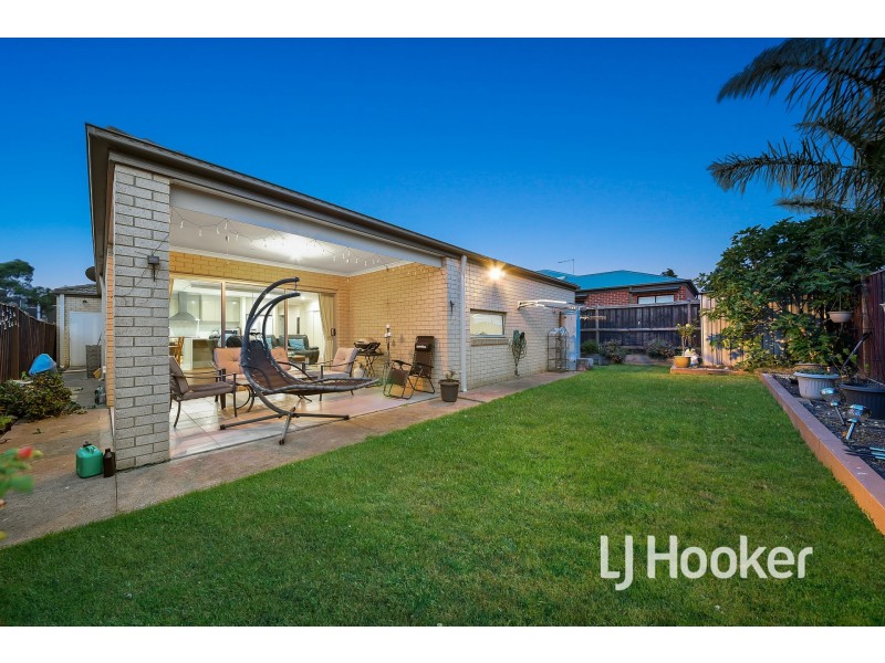 17 Alarah Boulevard, Cranbourne West VIC 3977