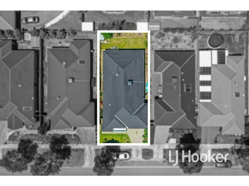 17 Alarah Boulevard, Cranbourne West VIC 3977