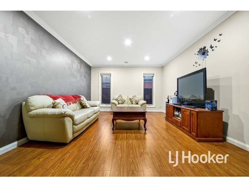 17 Alarah Boulevard, Cranbourne West VIC 3977