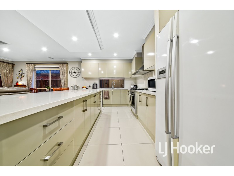 17 Alarah Boulevard, Cranbourne West VIC 3977