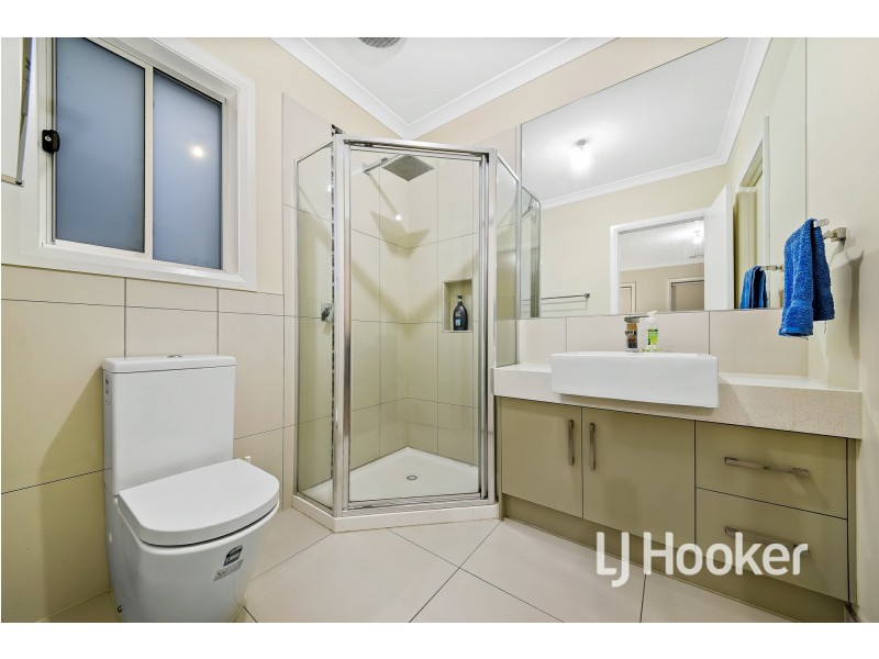 17 Alarah Boulevard, Cranbourne West VIC 3977