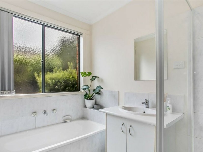 23 Fernisky Drive, Cranbourne East VIC 3977