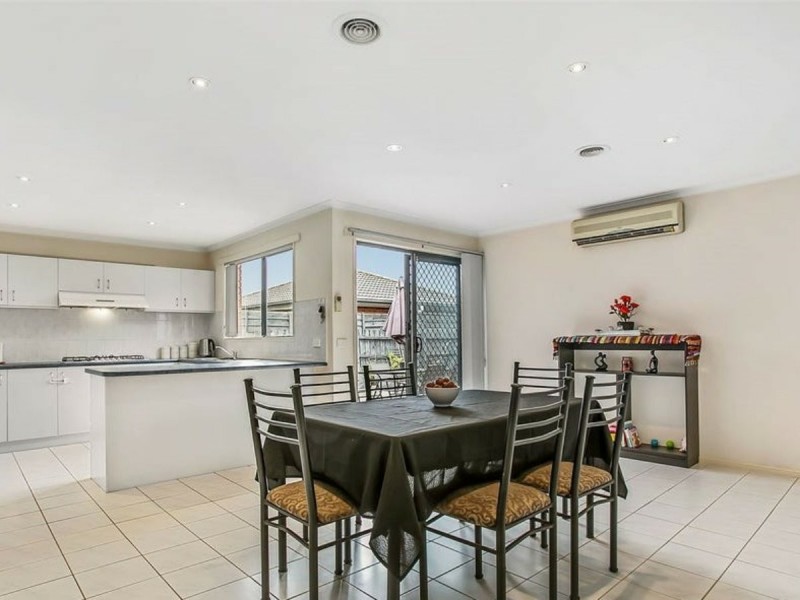 23 Fernisky Drive, Cranbourne East VIC 3977