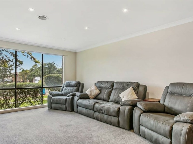 23 Fernisky Drive, Cranbourne East VIC 3977