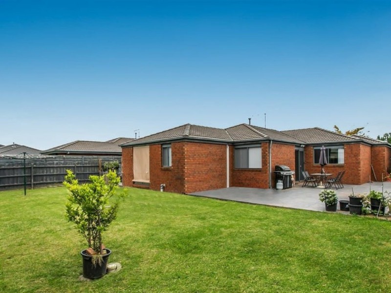 23 Fernisky Drive, Cranbourne East VIC 3977