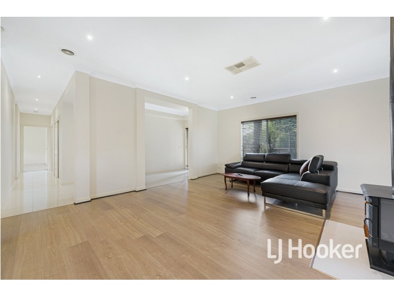 12 Glade Court, Cranbourne VIC 3977