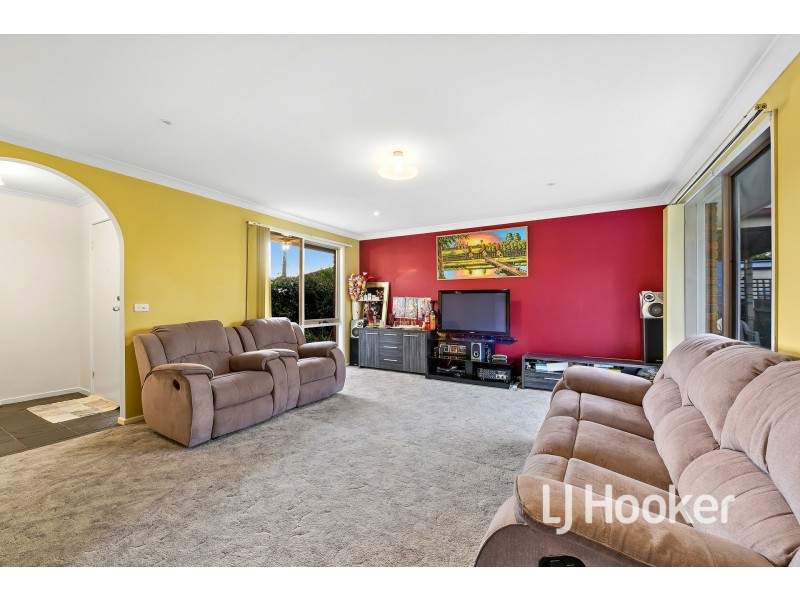 19 Elandra Way, Cranbourne West VIC 3977