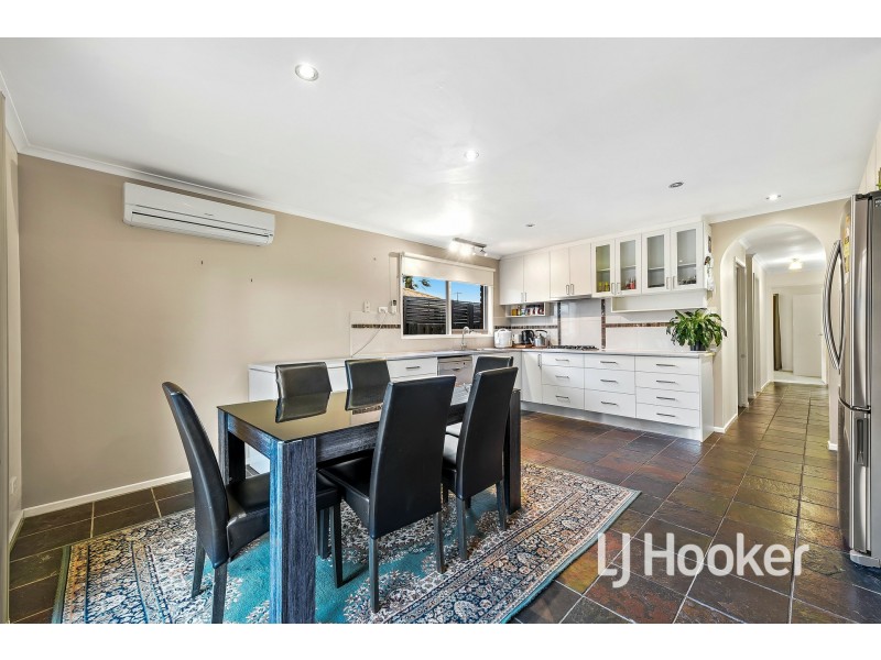 19 Elandra Way, Cranbourne West VIC 3977