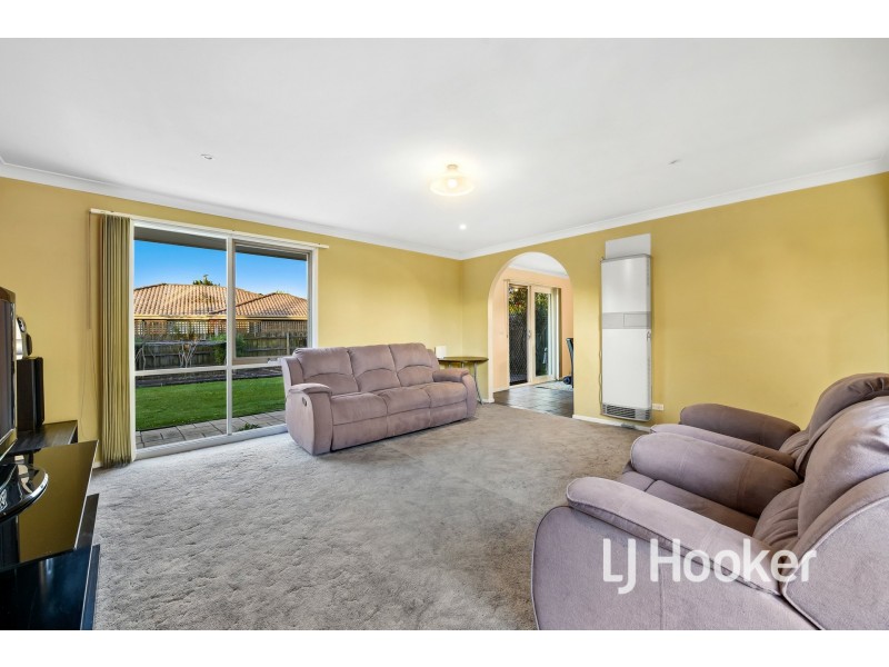 19 Elandra Way, Cranbourne West VIC 3977