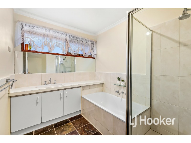 19 Elandra Way, Cranbourne West VIC 3977