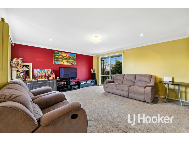 19 Elandra Way, Cranbourne West VIC 3977