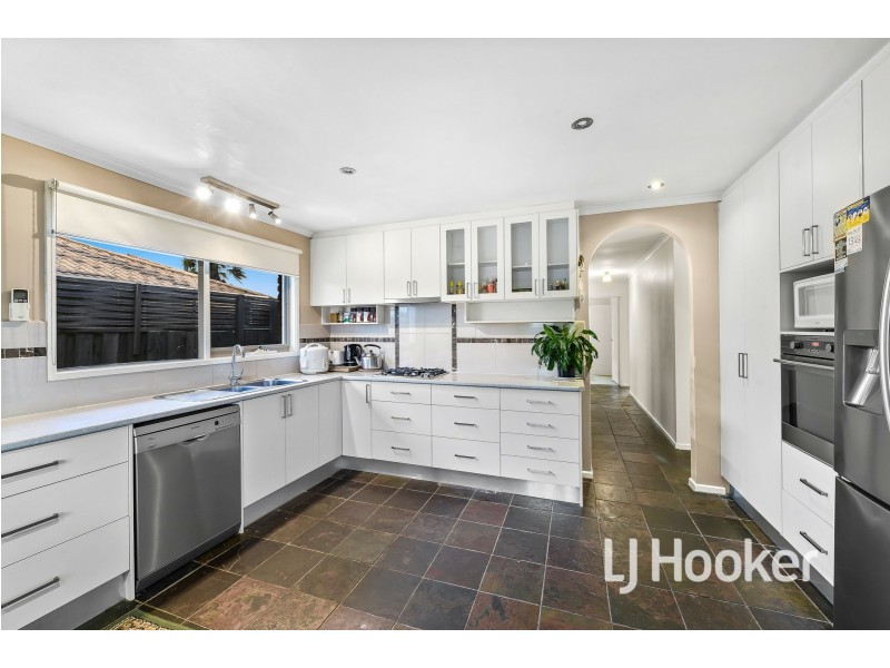 19 Elandra Way, Cranbourne West VIC 3977