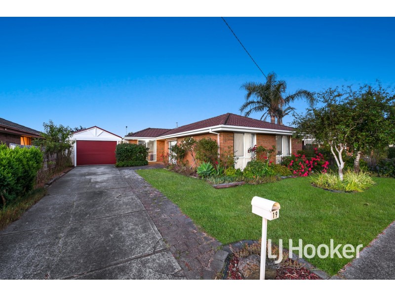 19 Elandra Way, Cranbourne West VIC 3977
