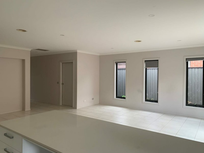 2a McLaren Street, Cranbourne VIC 3977