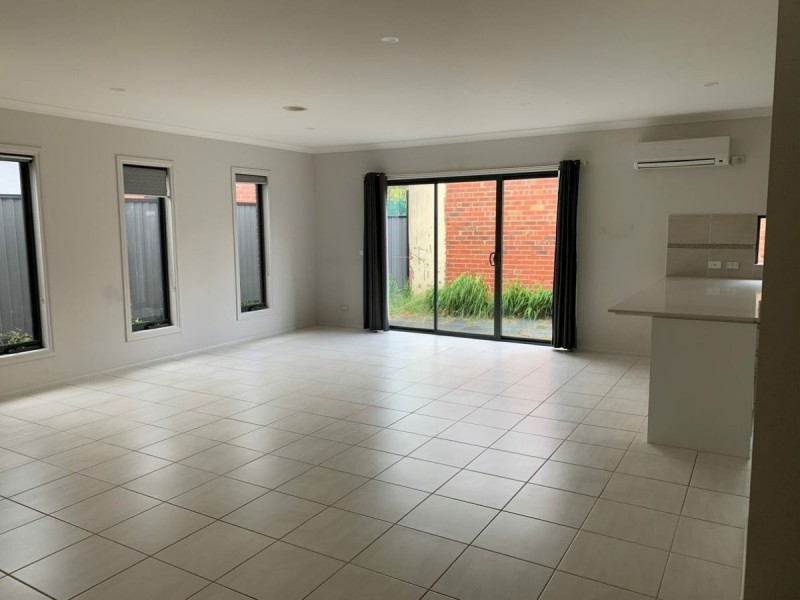 2a McLaren Street, Cranbourne VIC 3977