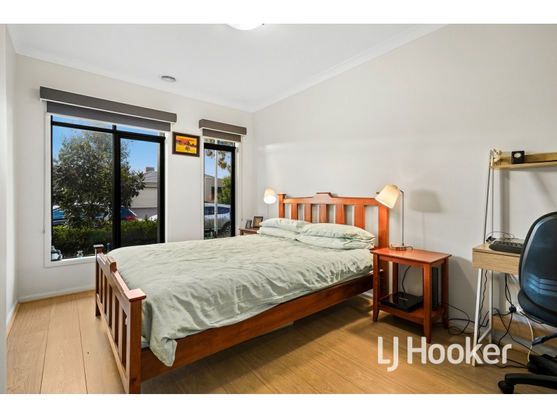 20 Canmore Street, Cranbourne East VIC 3977