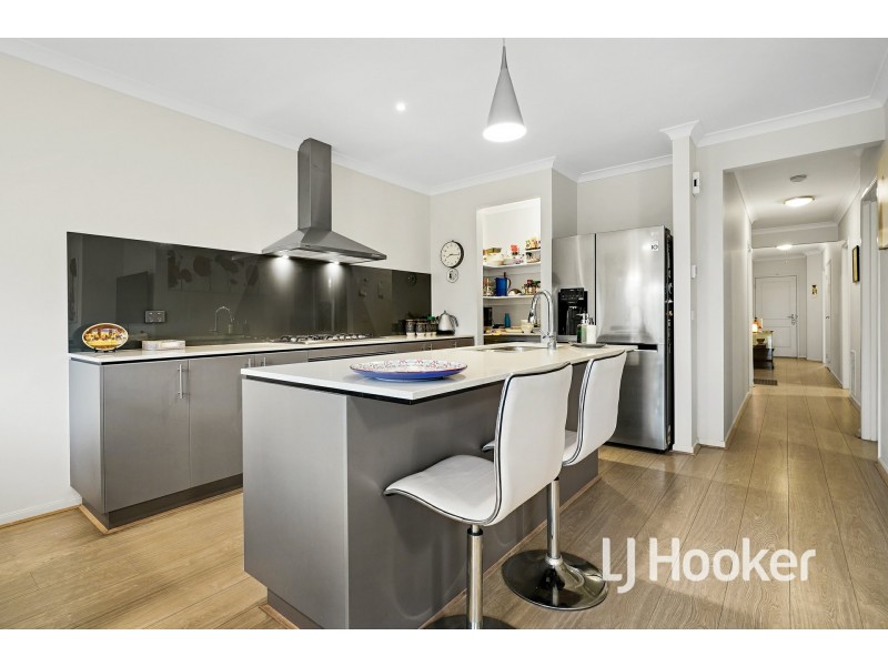 20 Canmore Street, Cranbourne East VIC 3977