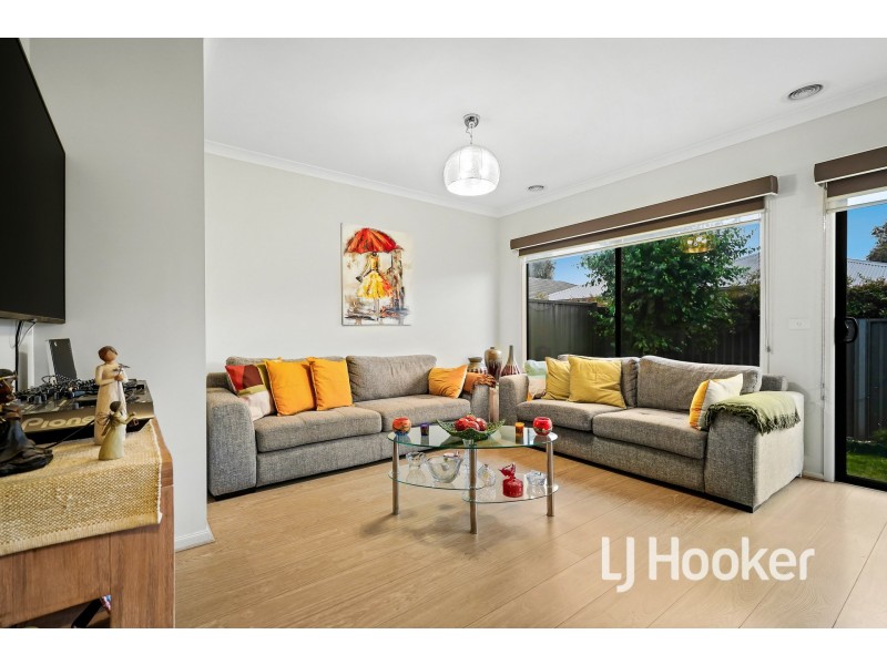 20 Canmore Street, Cranbourne East VIC 3977