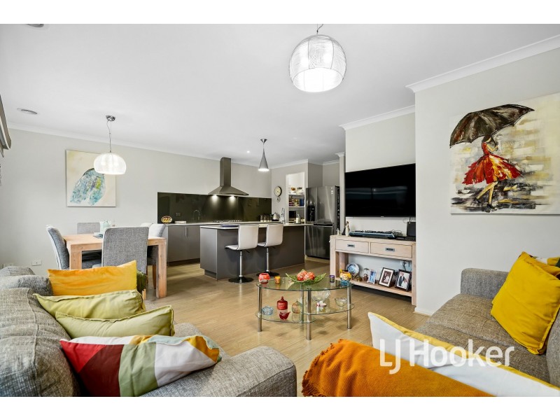 20 Canmore Street, Cranbourne East VIC 3977