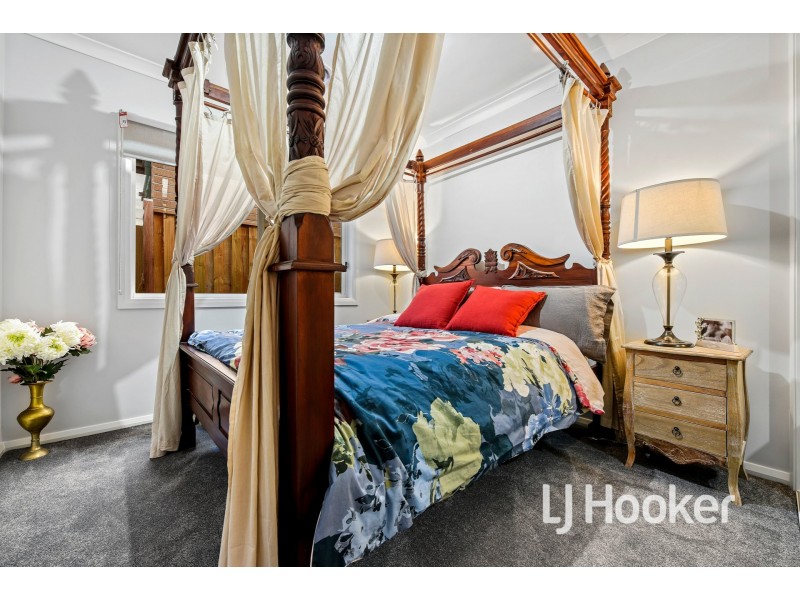 6 Hinneberg Street, Cranbourne VIC 3977