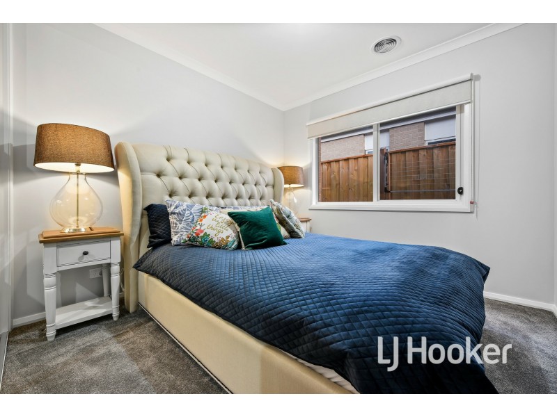 6 Hinneberg Street, Cranbourne VIC 3977