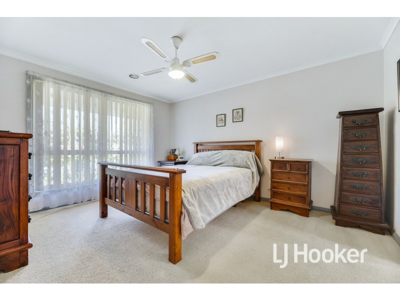 21 Hazelmere Avenue, Cranbourne West VIC 3977