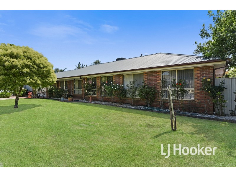 21 Hazelmere Avenue, Cranbourne West VIC 3977