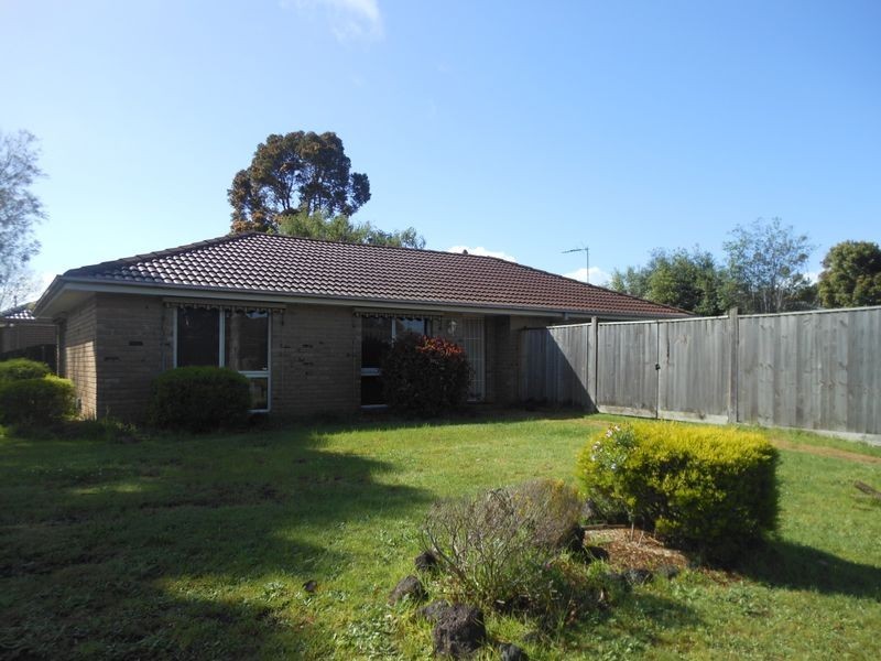 28 Endeavour Drive, Cranbourne North VIC 3977